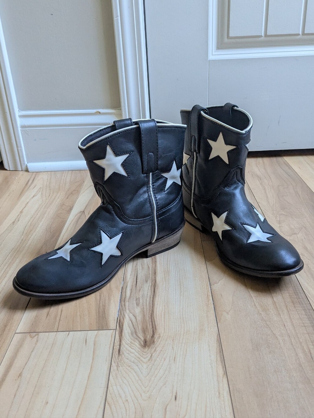 Women’s Star Western Boots – Black Leather, Size 8